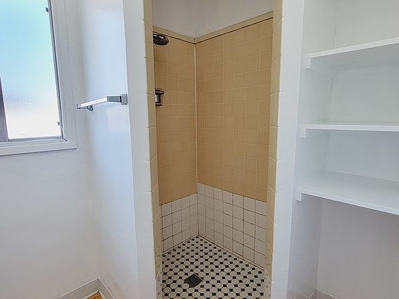 5th image of 2405 Honolulu Ave
