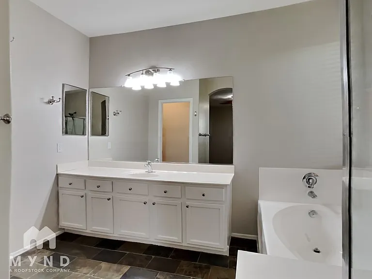 12206 W Lincoln St — Photo 16