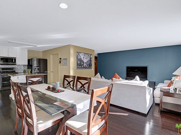 5th image of 1589 Strawberry Dr