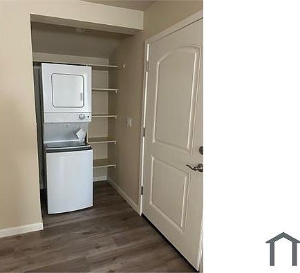 3rd image of 1041 Peach Ct #101