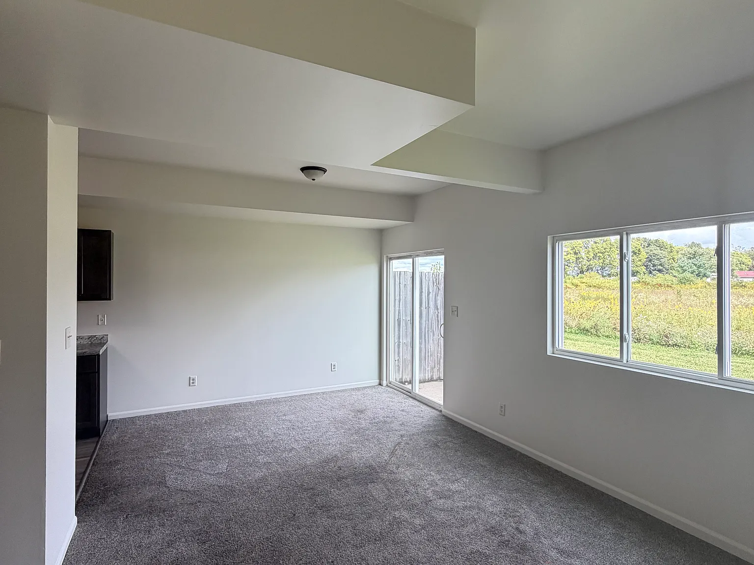 3 bed, 2.5 bath, 1550 sqft, $1,700 — Photo 3