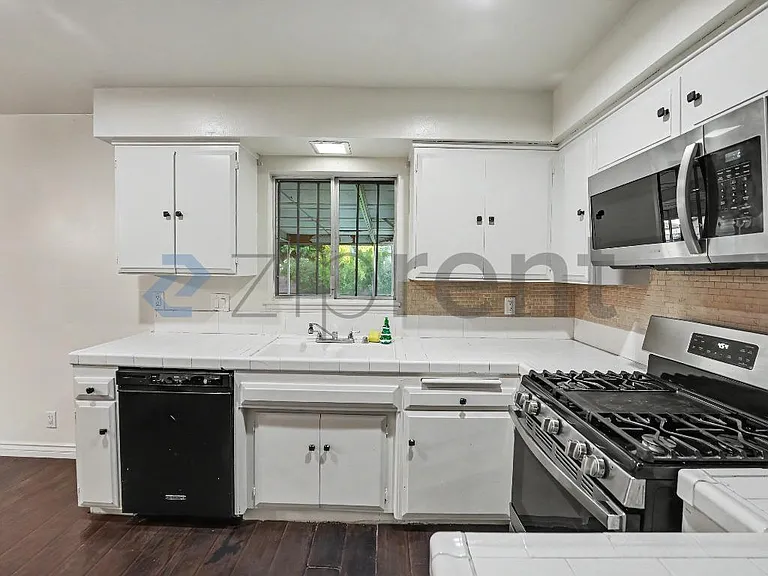 766 E Pillsbury St — Photo 9