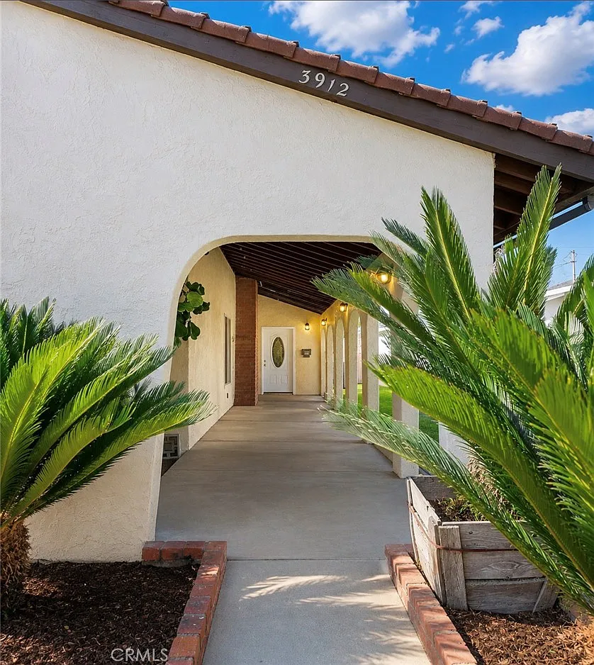 3 bed, 1456 sqft, $4,600 — Photo 3