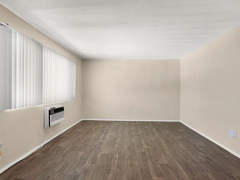 Waldorf Apartments- Riverside, CA — Photo 18