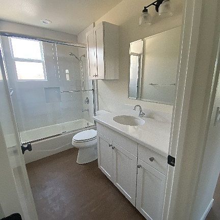 3rd image of 613 E Jefferson Ave