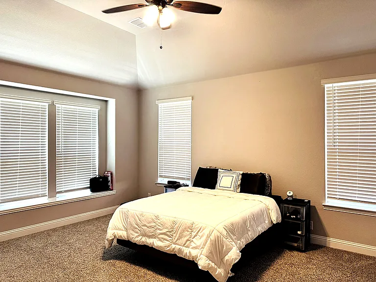2909 Parkwood Cir — Photo 8
