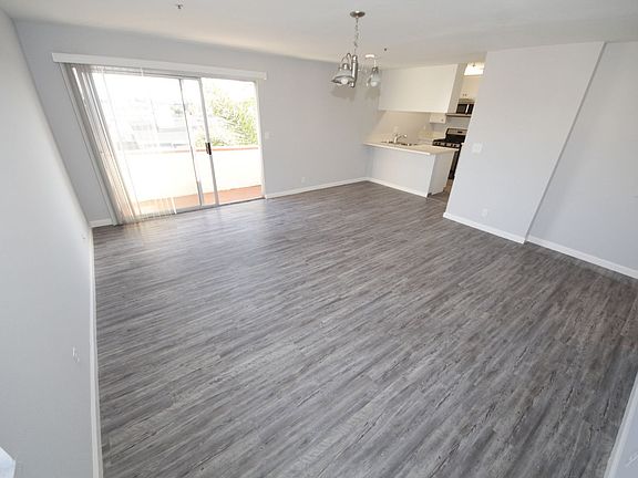 2nd image of 10615 Rose Ave #403