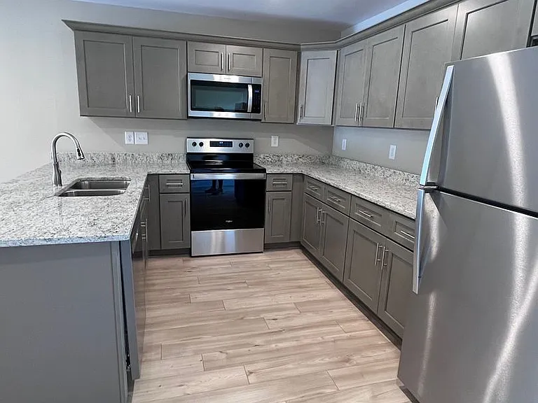 211 E Adams Ave — Photo 14