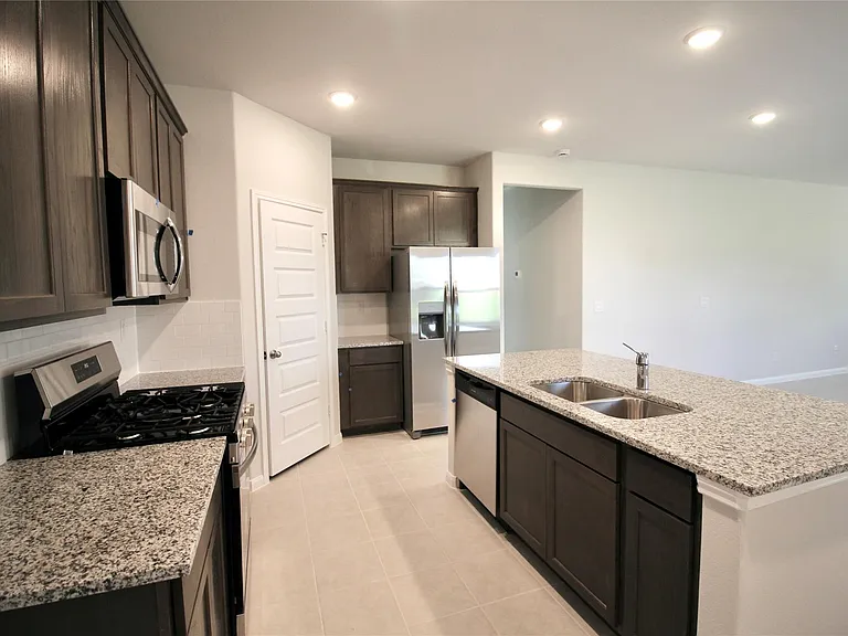 8411 Sweet Cherry Ln — Photo 4