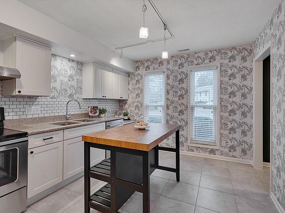 5th image of 1304 Seaton Rd APT 2