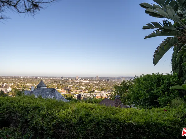 8266 Hollywood Blvd, Los Angeles, CA 90069