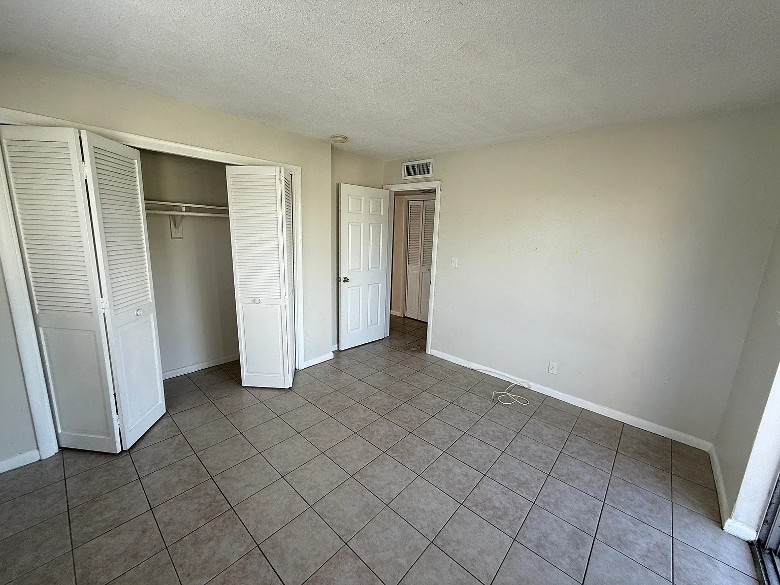 1 bed, 825 sqft, $1,500 — Photo 3
