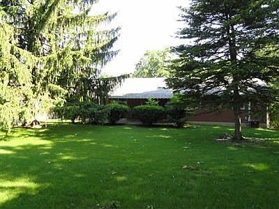 4th image of 872 Waldrun Ave