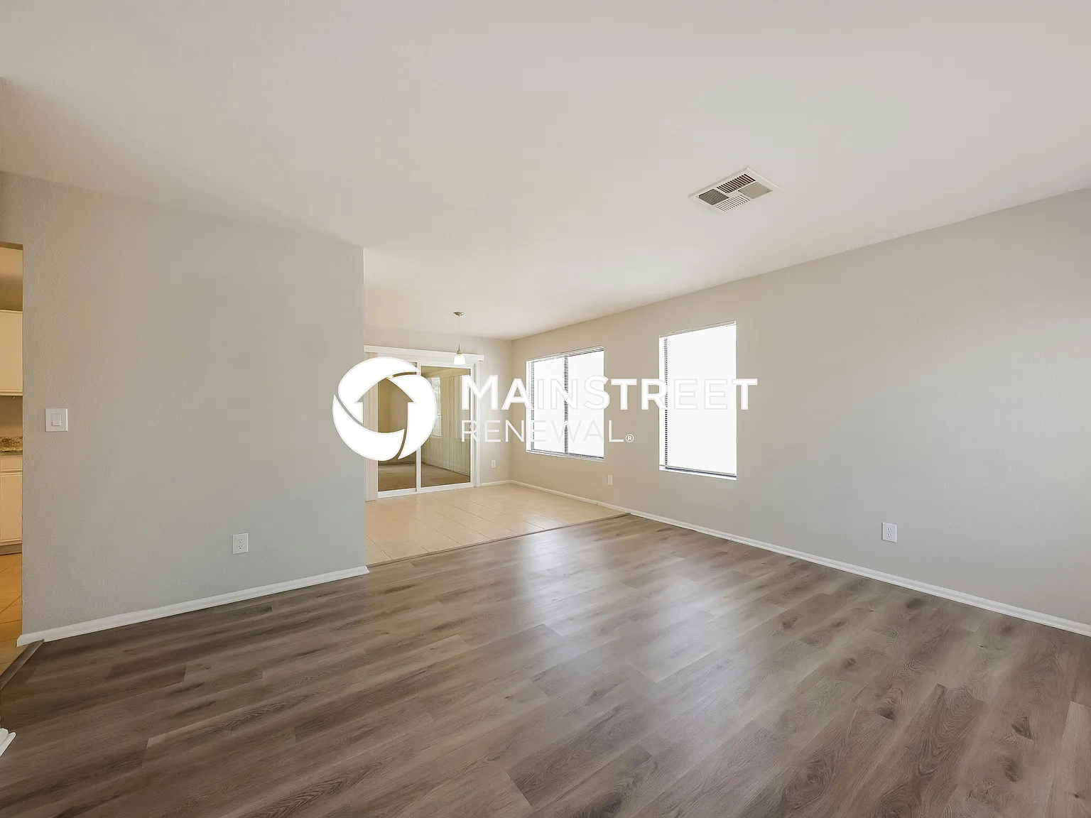 22218 N 32nd Ave — Photo 3