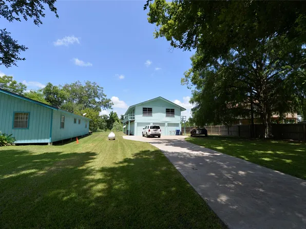 247 Selkirk Dr, Bay City, TX 77414
