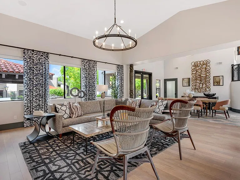 Welcome to La Mirage Apartments