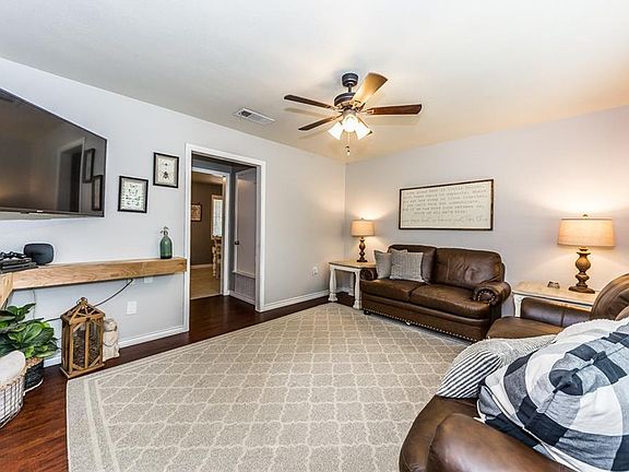 5th image of 209 Joe White St