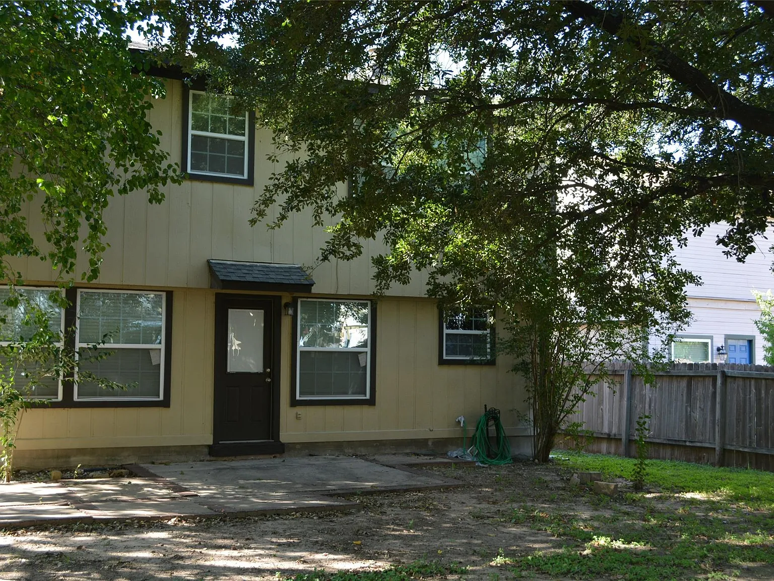 4 bed, 2.5 bath, 1890 sqft, $2,350 — Photo 1