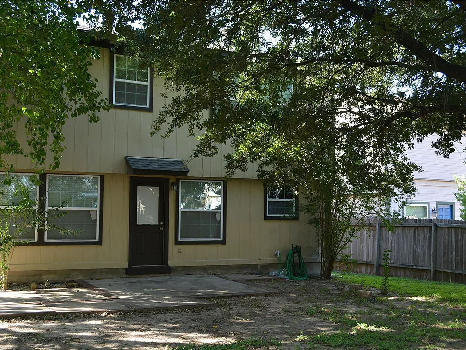 13703 Cambourne Dr