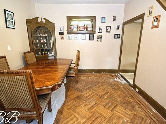 4th image of 2213 E 38th St