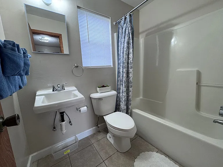 604 E Madison St — Photo 12