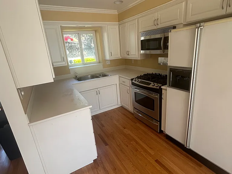 2425 Coronet Blvd — Photo 2