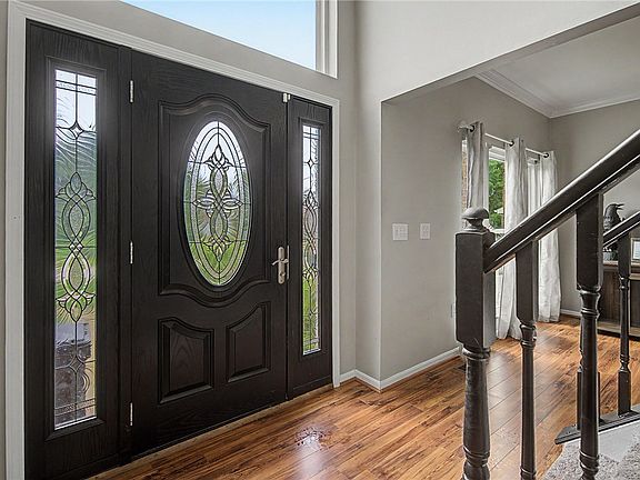 4th image of 215 Beckley Farm Way