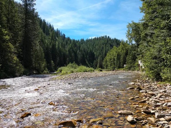 2520 Pine Creek Rd, Pinehurst, ID 83850