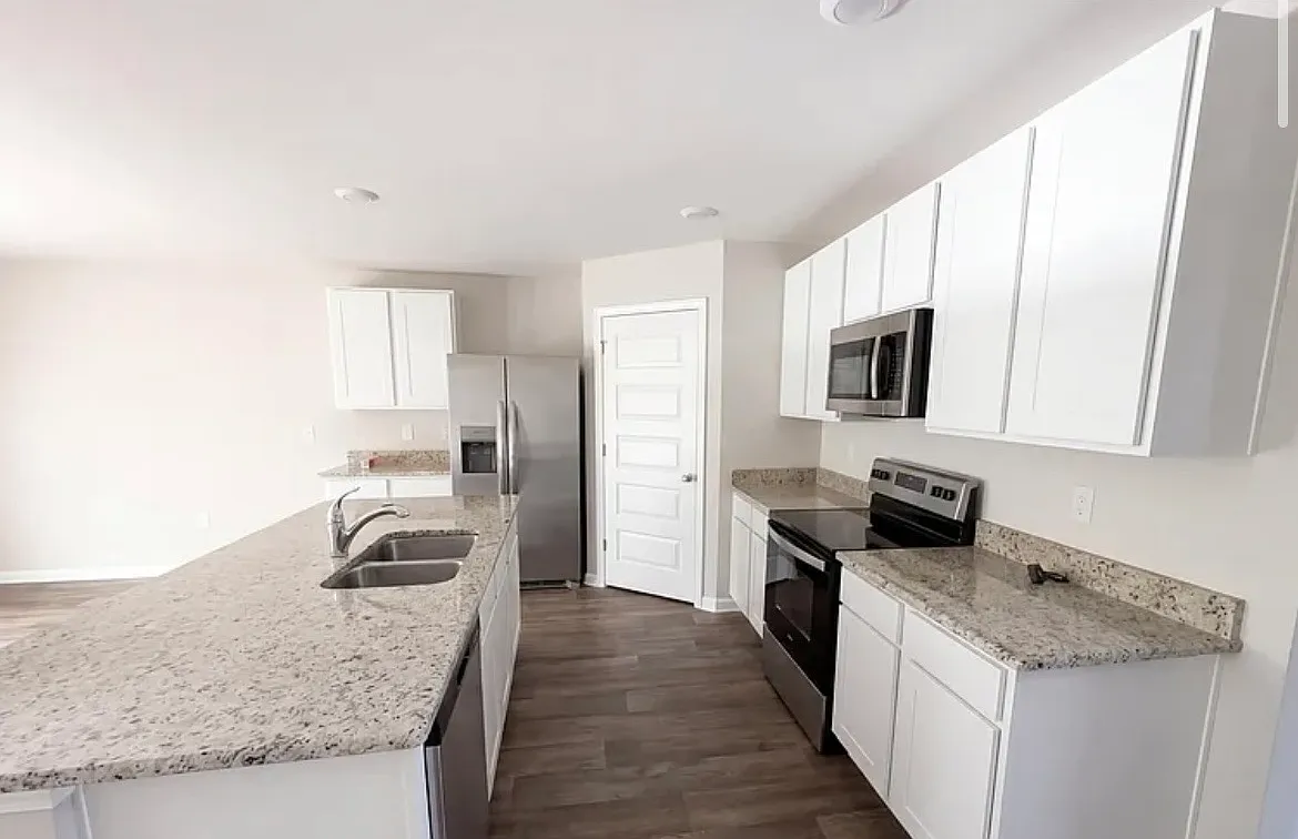 4 bed, 1789 sqft, $2,395 — Photo 2