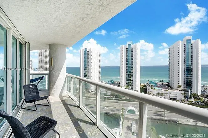 Oceania Iv Condo — Photo 3