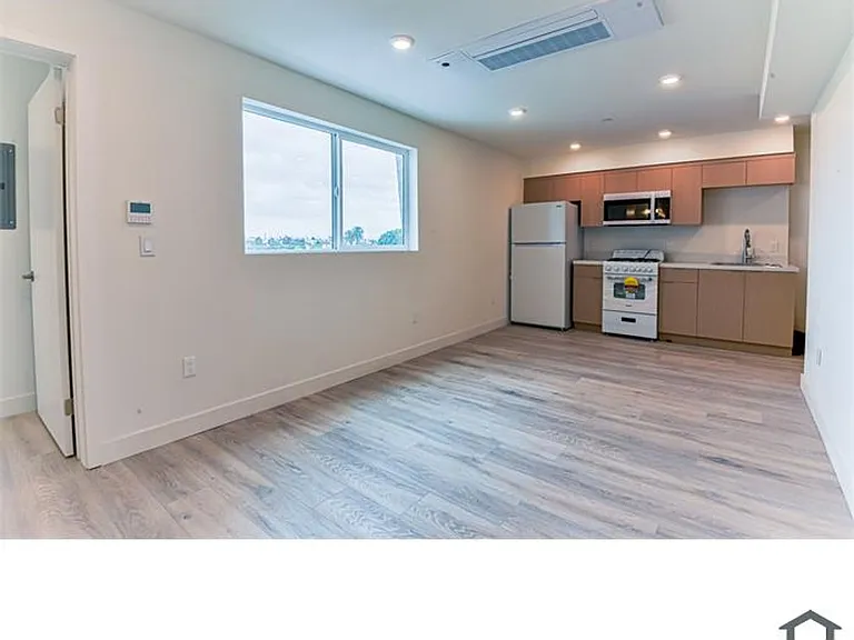 7410 S Avalon Blvd — Photo 5