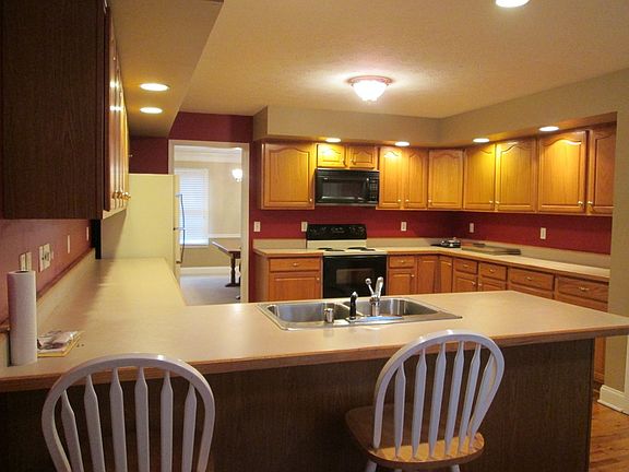 4th image of 553 Banbury Dr