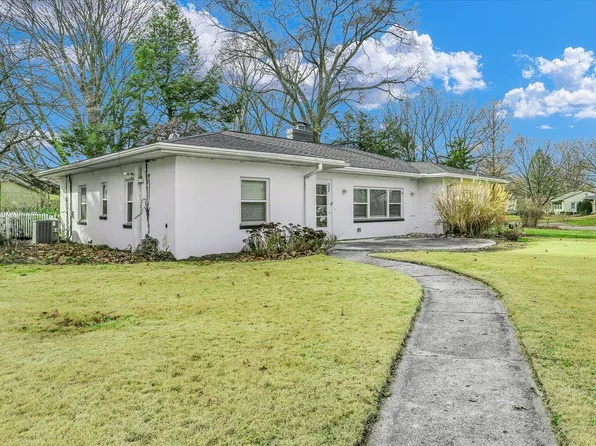 303 Elmwood Dr, Champaign, IL 61821