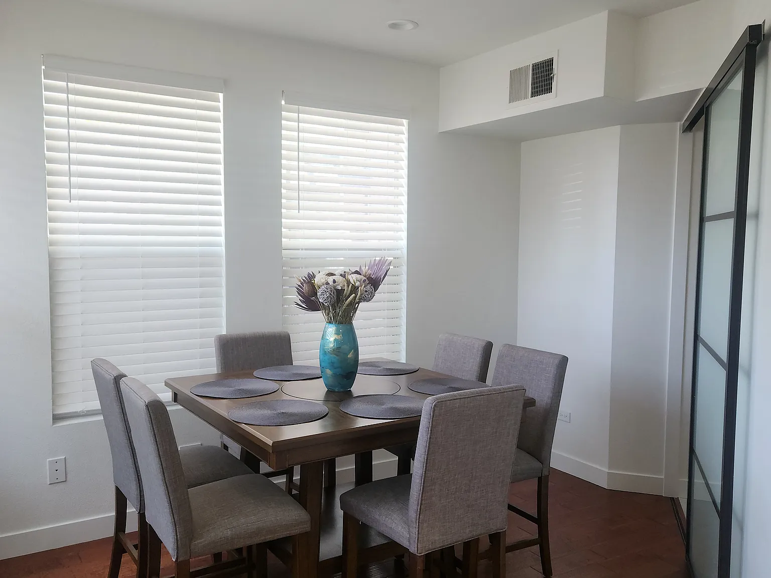 2 bed, 2.5 bath, 1360 sqft, $5,750 — Photo 3