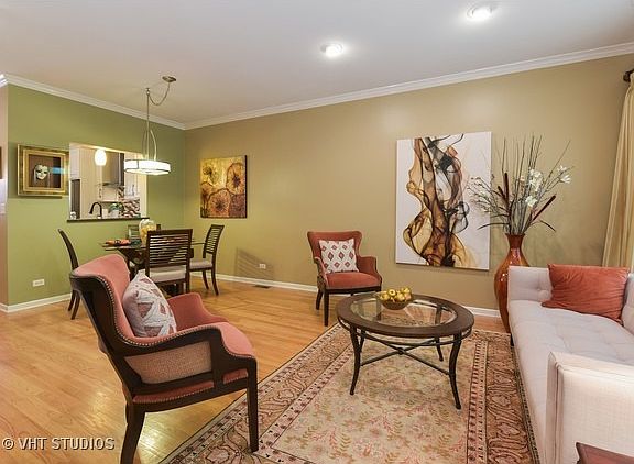 3rd image of 4530 S Woodlawn Ave Unit 304