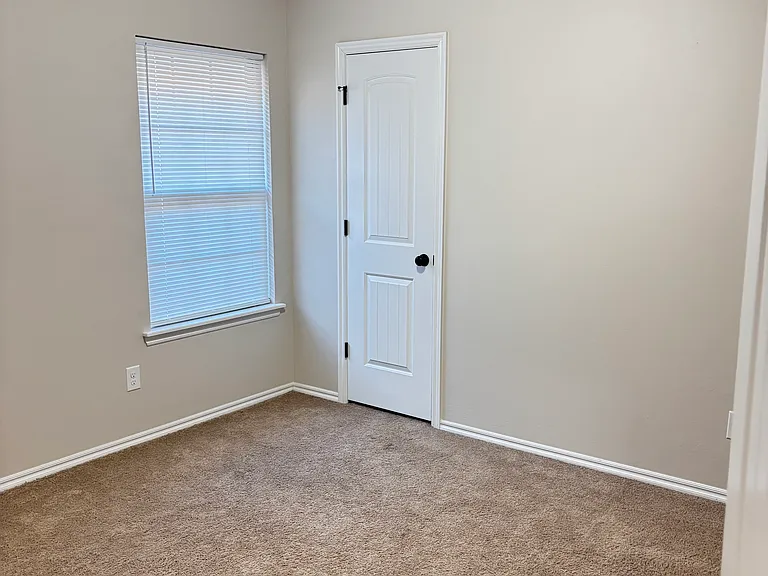 9025 SW 46th St — Photo 10