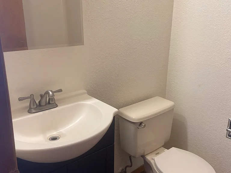 2634 W Texas St — Photo 9