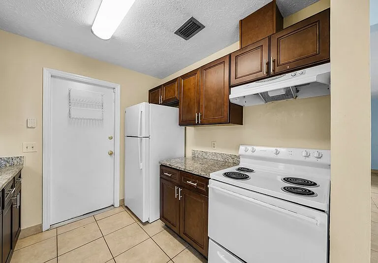 7750 Betty Louise Dr — Photo 18