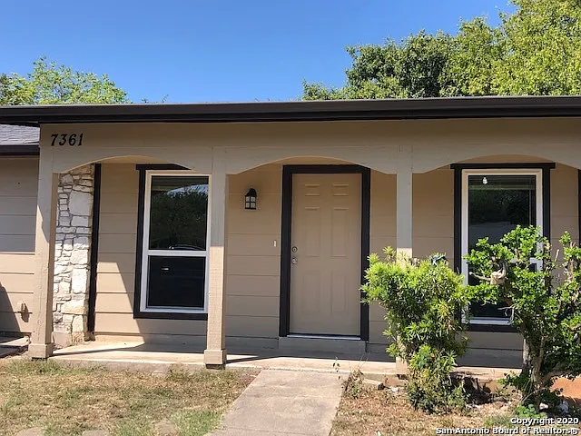 3 bed, 1.5 bath, 996 sqft, $1,395 — Photo 1