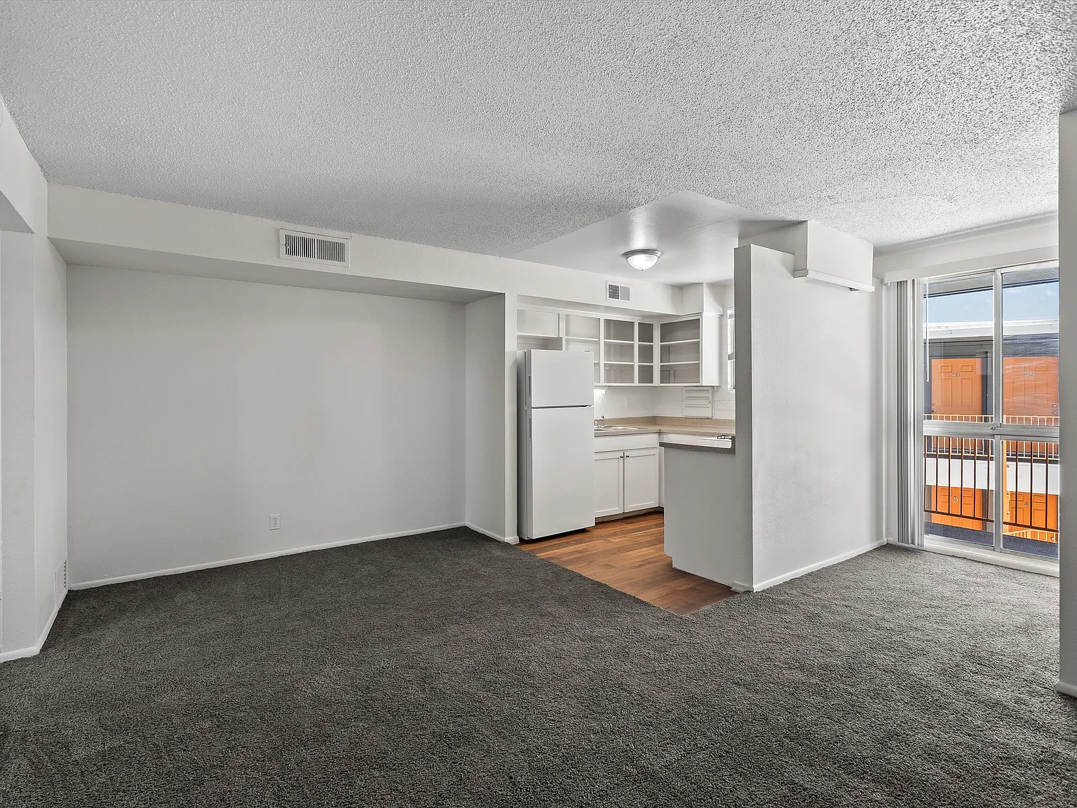 CATALINA VISTA APARTMENTS — Photo 4