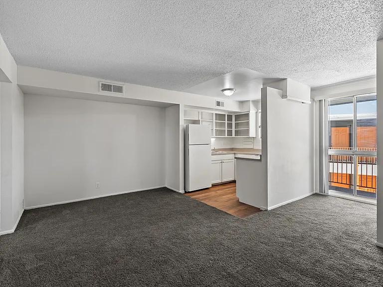 CATALINA VISTA APARTMENTS — Photo 4