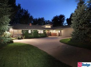 10221 Woodridge Ln, Omaha, NE 68124