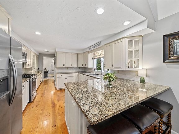 3rd image of 32 Ann Vinal Rd