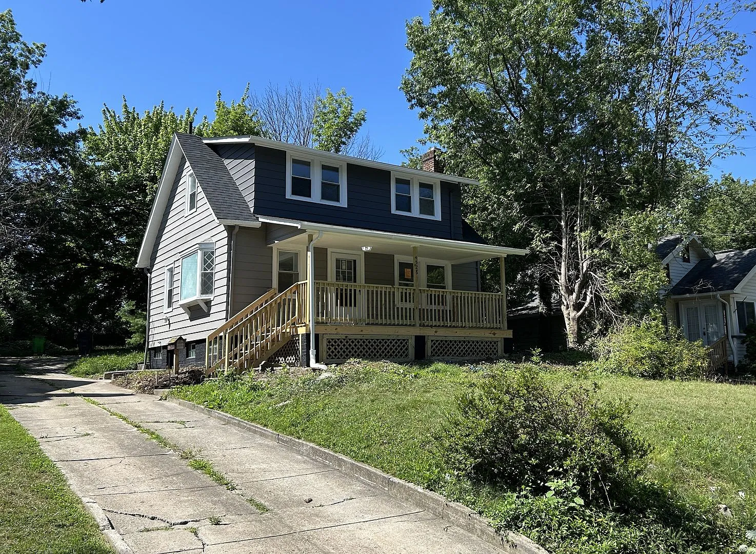 South Euclid Beauty - 3 bedroom Single Family Home — Photo 2