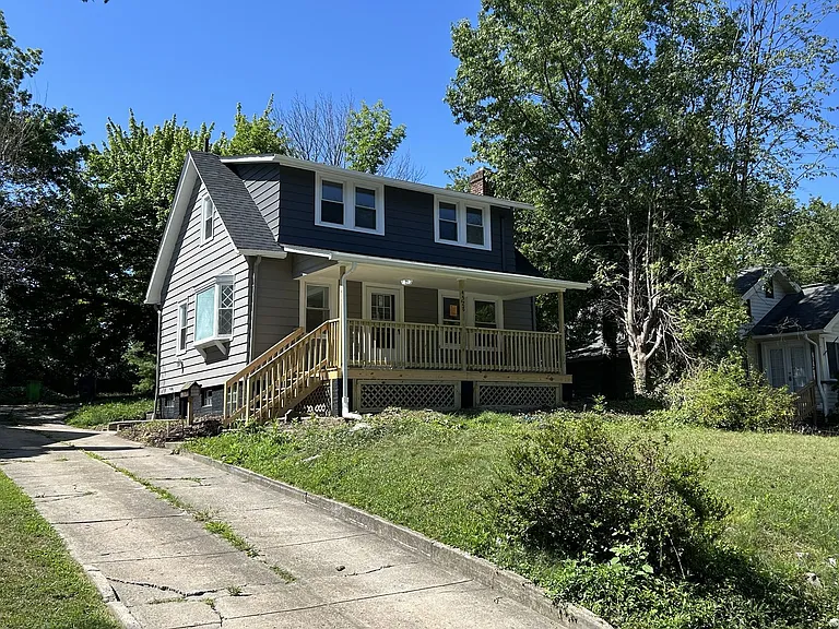 4528 Rainbow Rd — Photo 2