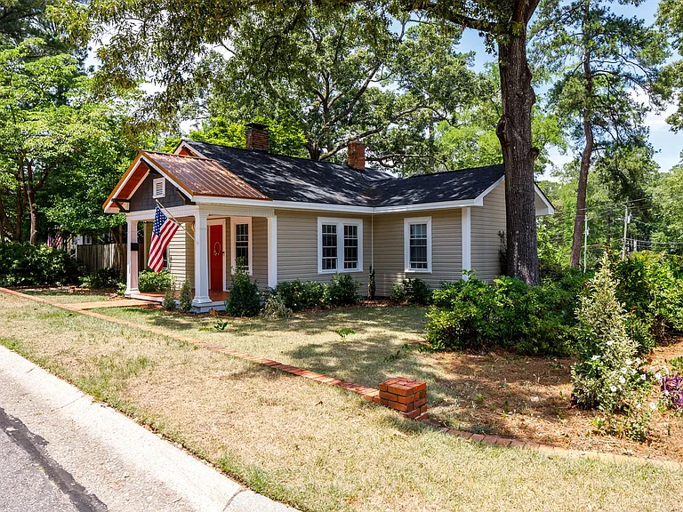 1516 Brookside Ave — Photo 3