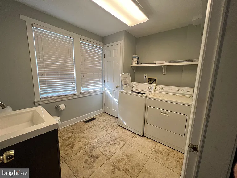 206 N Mill St — Photo 8