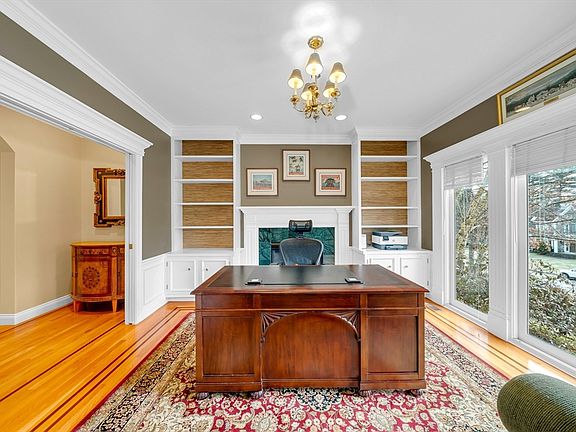 4th image of 4 Andover Country Club Ln