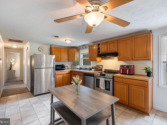 4th image of 127 Fairfax Dr