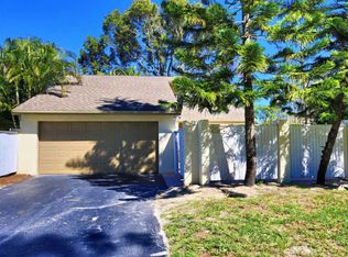 292 Wood Dale Dr, Wellington, FL 33414